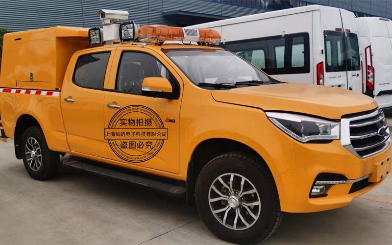 車載升降照明燈攝像機在五十鈴皮卡安裝實例